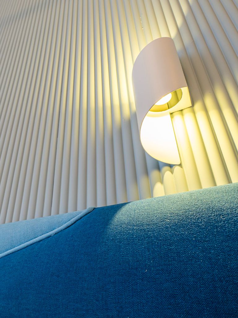 Dettaglio lampada blu